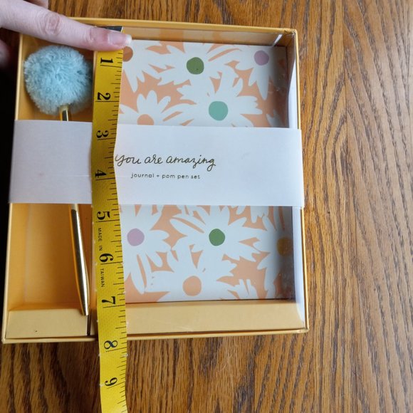 NIB Floral Journal Notebook & Pom Pom Pen Gift Set - Picture 8 of 12